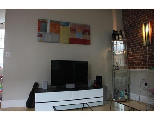 Building Photo - 48 Inman St