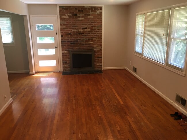 Building Photo - 1115 Westbriar Ct NE