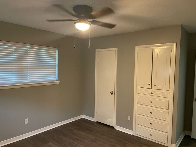 Building Photo - 6172 Whitman Ave