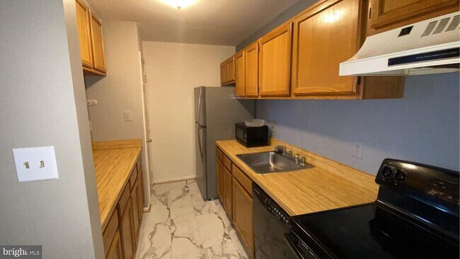 Building Photo - 2071 Alice Ave