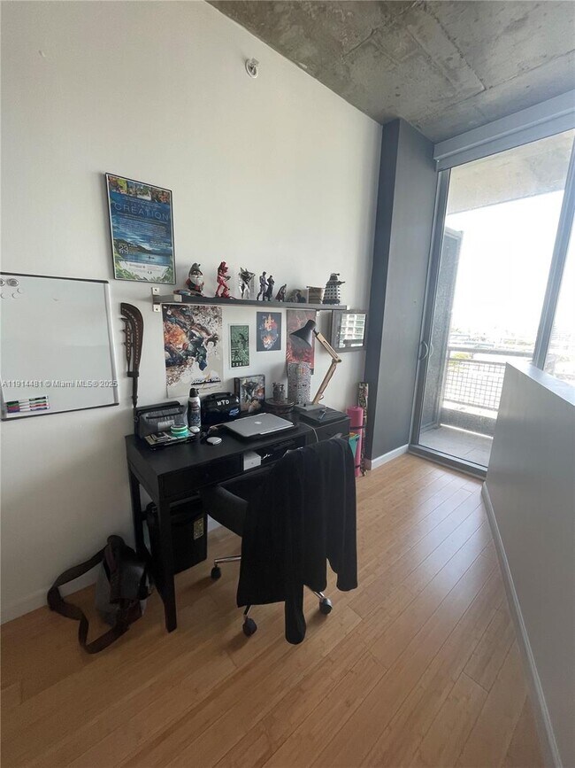 Building Photo - 690 SW 1st Ct