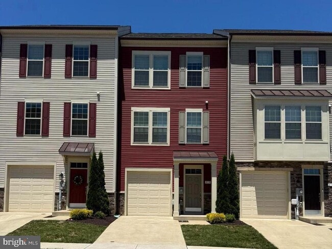 Building Photo - 213 Pomegranate Ln