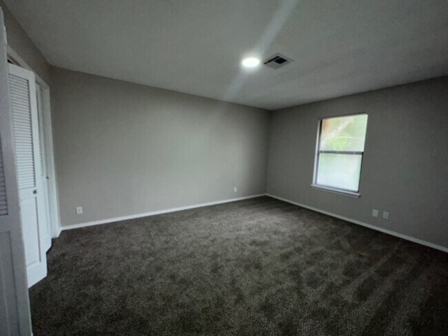 Building Photo - 2301 S Chestnut Ave