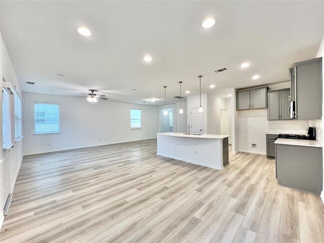 Building Photo - 3200 College Park Dr