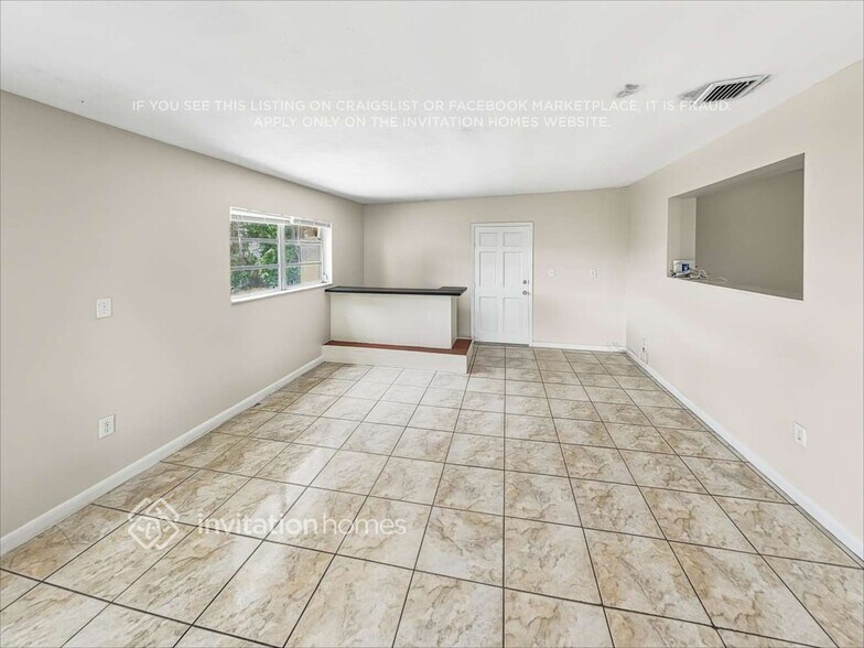 Building Photo - 1270 NW 196th St