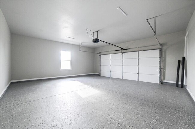 Building Photo - 4715 White Tail Ct