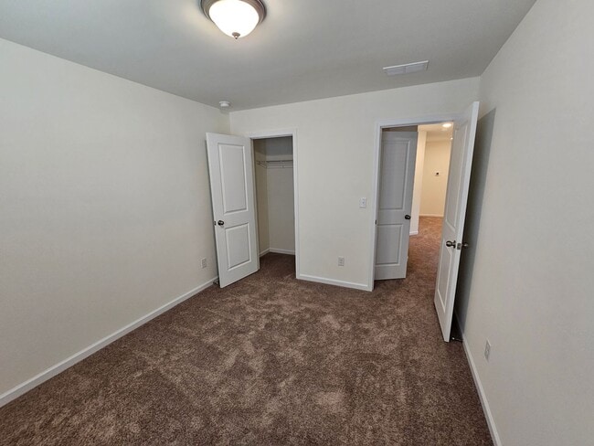 Building Photo - Like New Town Home in Kellerton Place, Monroe!