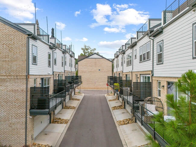 Building Photo - 214 Maidstone Trail