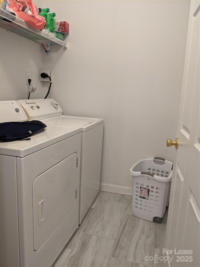 Building Photo - 2039 Shady Pond Dr