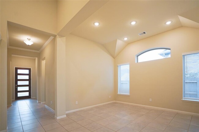 Building Photo - 29034 Canyon Oak Dr