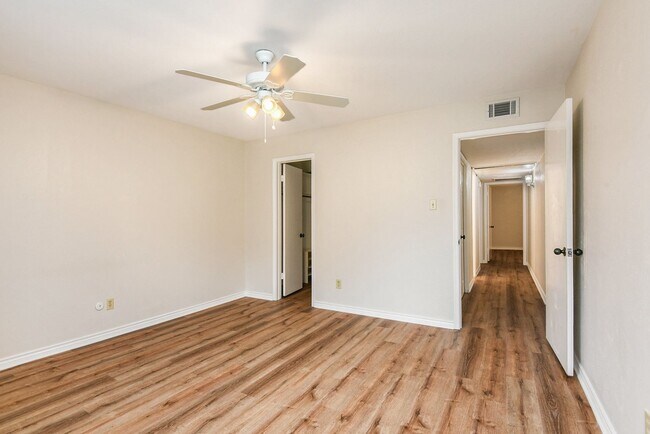 Building Photo - 4008RCC