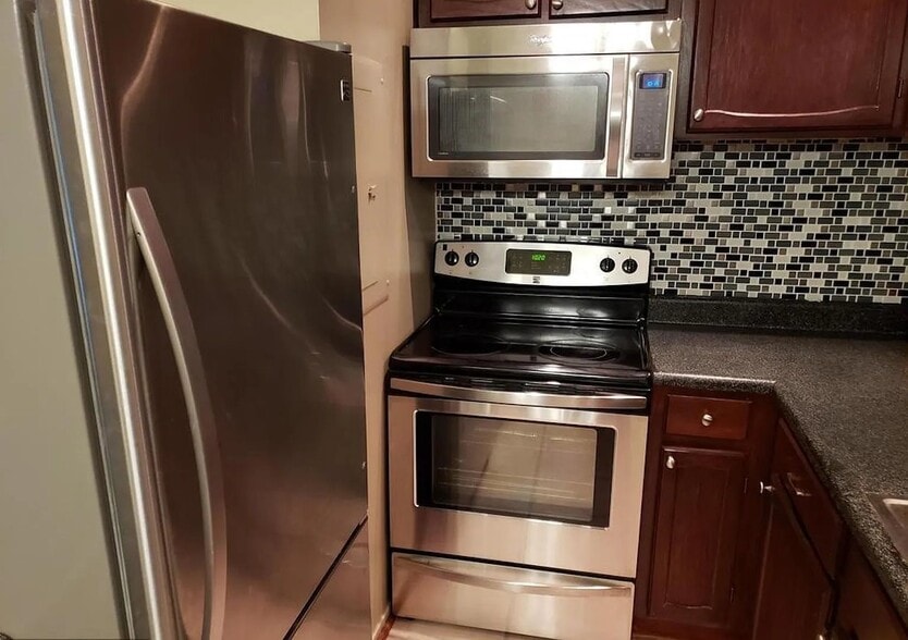 Building Photo - 13102 Wonderland Way