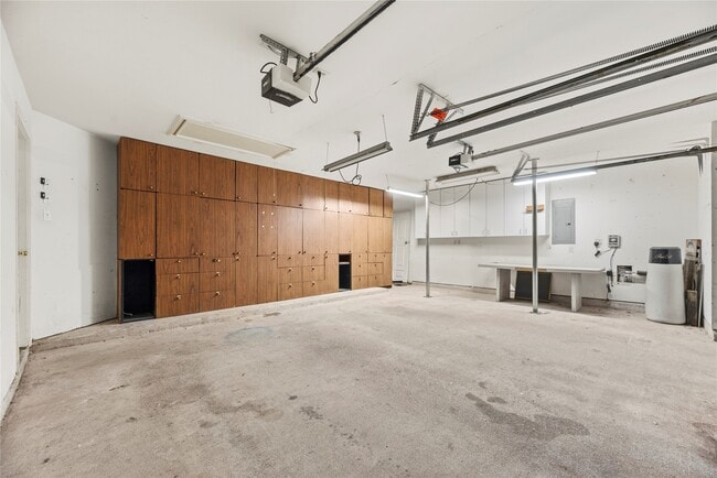 Building Photo - 11619 Cedarvale Ln