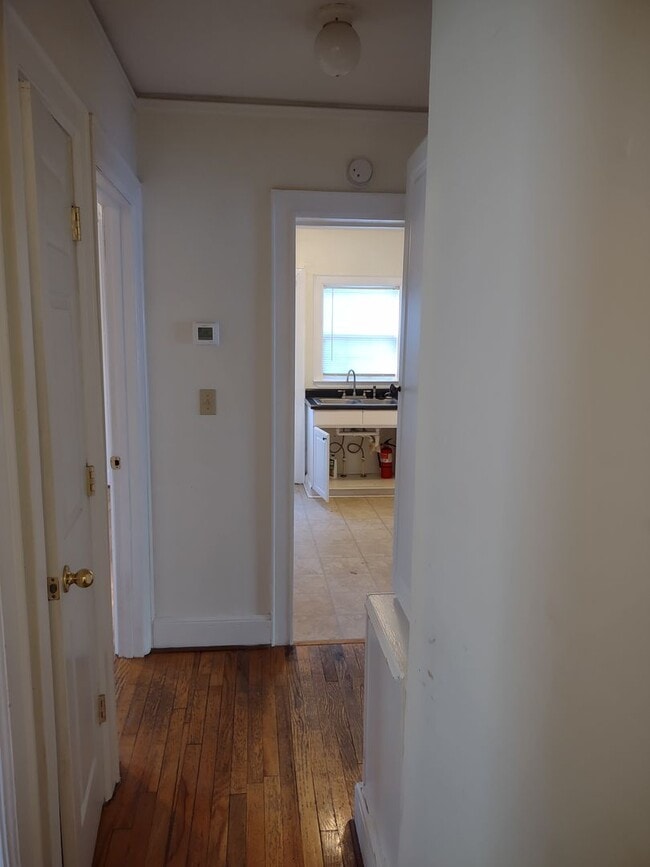 Building Photo - Adorable Two Bedroom Home in Edgewood!