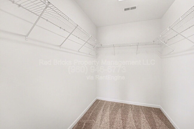 Building Photo - 1349 Middlecrest Dr NW