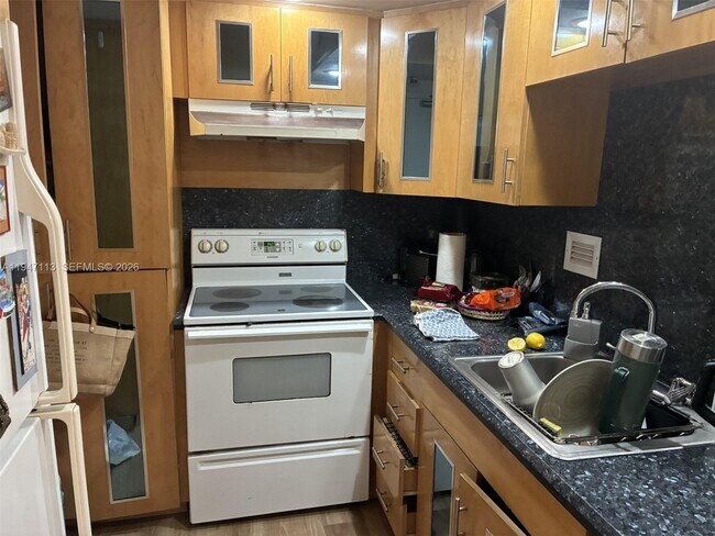 Building Photo - 1000 West Ave