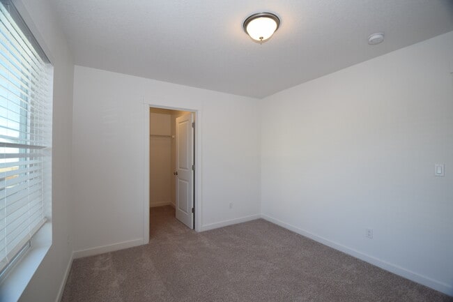 Building Photo - 1400 S 29th Blvd