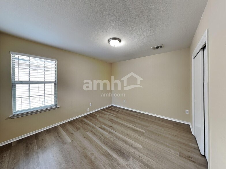 Building Photo - 13209 Thome Valley Dr