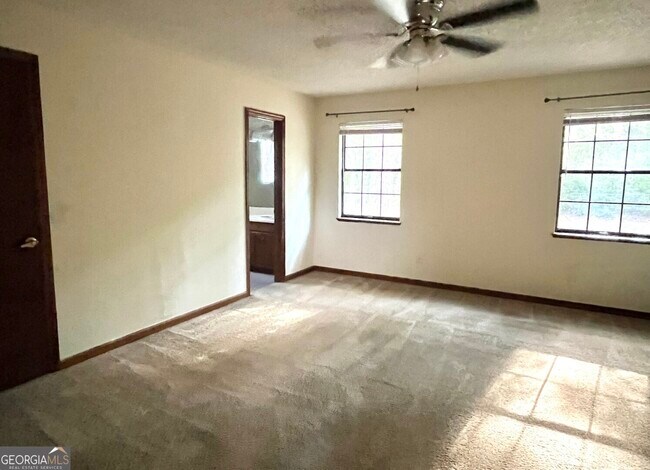 Building Photo - 204 Tanglewood Dr