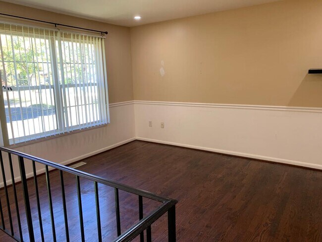 Building Photo - 5625 Saint Charles Dr