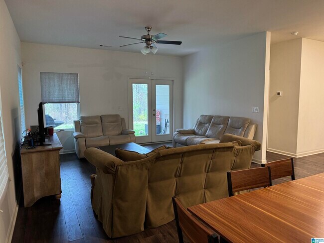 Building Photo - 204 Chelsea Park Rd