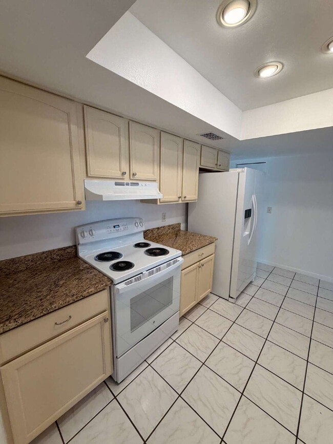 Building Photo - PRIVATE POOL HOME | 3 BED / 2 BATH | FENCED YARD | GARAGE | PET FRIENDLY