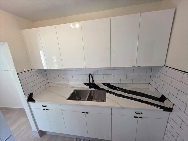 Building Photo - 120 NE 10th Ave