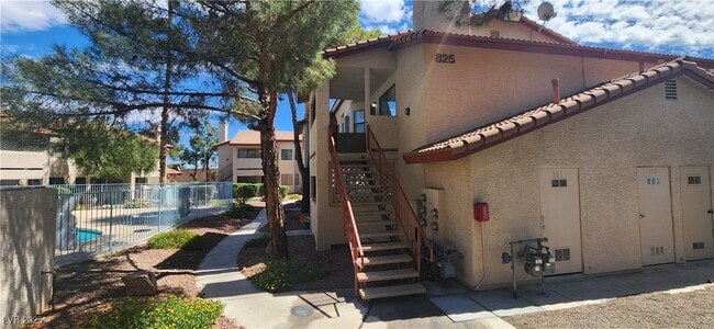 Building Photo - 825 Rock Springs Dr