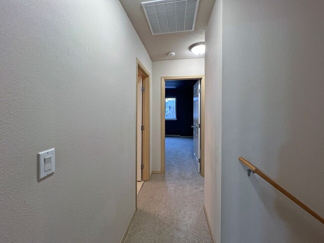 Building Photo - 3 Bedroom  2 Bath Home in Desirable Maple Valley