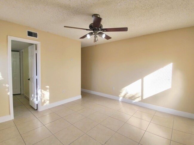 Building Photo - Spacious 2BR in Terrazas Del Sol