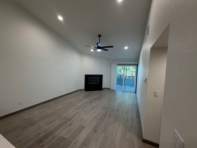 Building Photo - 7330 Stratford Pl