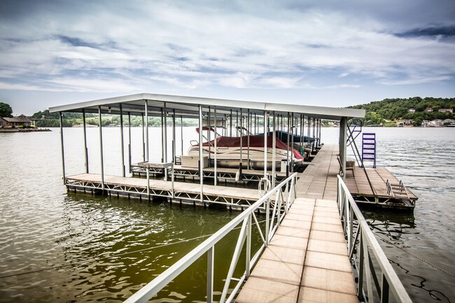 Building Photo - Lake View House with Boat Slip