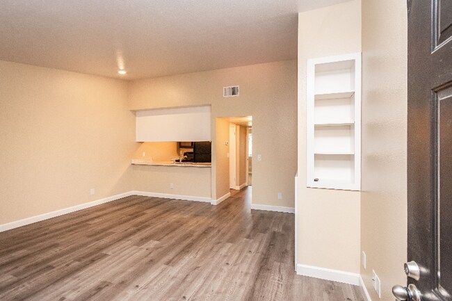 Building Photo - 10624 Fair Oaks Blvd