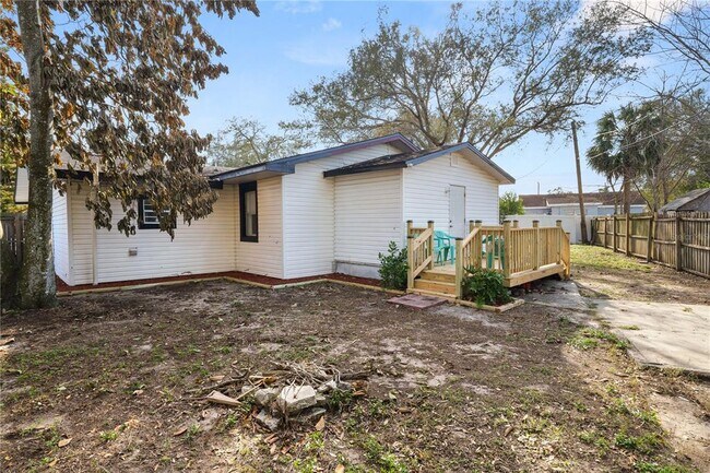 Building Photo - 1250 Mitchell St