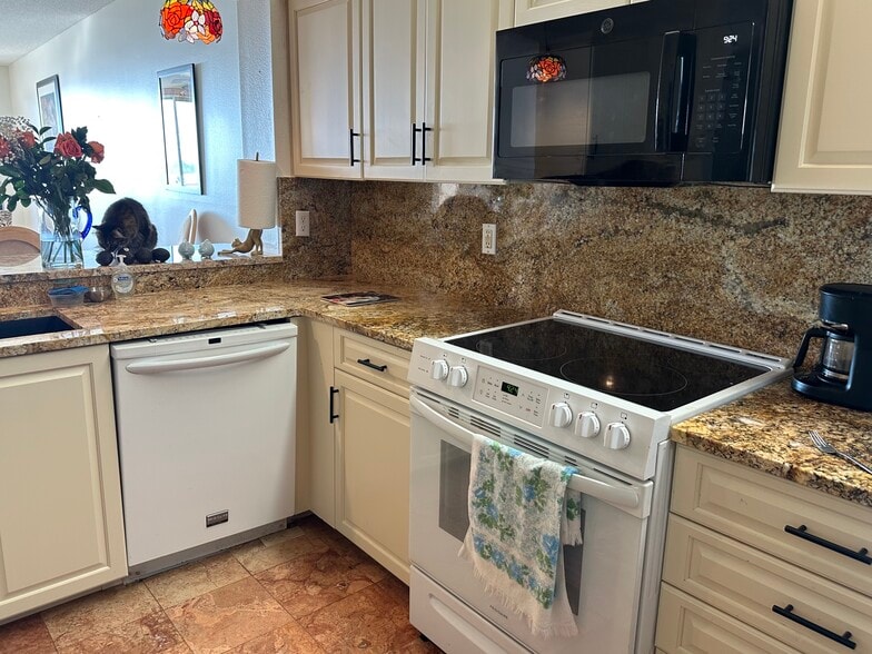 Granite counters - 7882 Sailboat Key Blvd S
