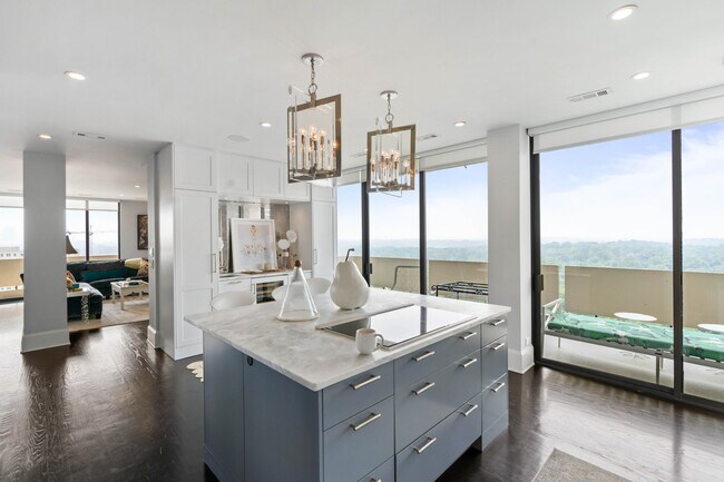 Building Photo - 2575 Peachtree Rd NE