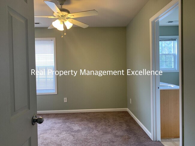 Building Photo - Lovely 2 Story Home In Raleigh, Available December 15th!