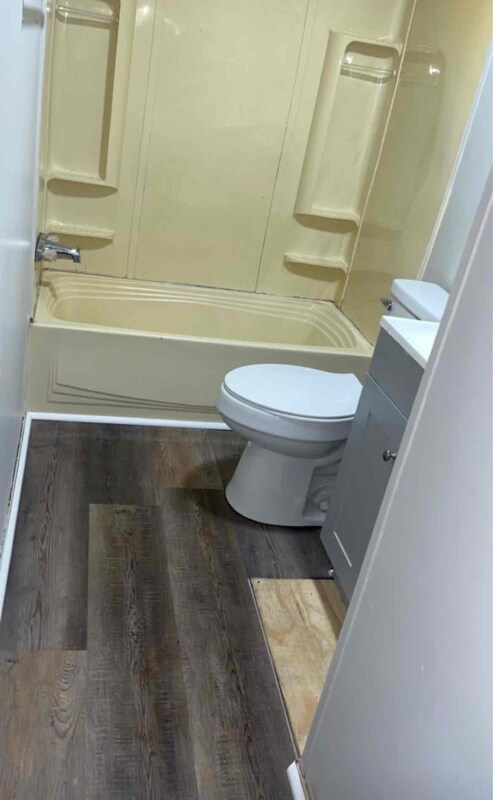 Building Photo - 1820 Ichetucknee Rd SE