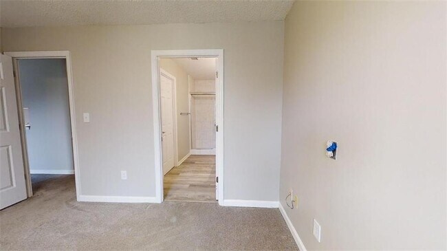 Building Photo - 300 Johnson Ferry Rd