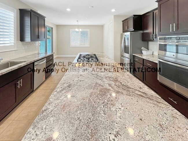 Building Photo - Beautiful 4 Bed / 3 Bath Home with Views —...
