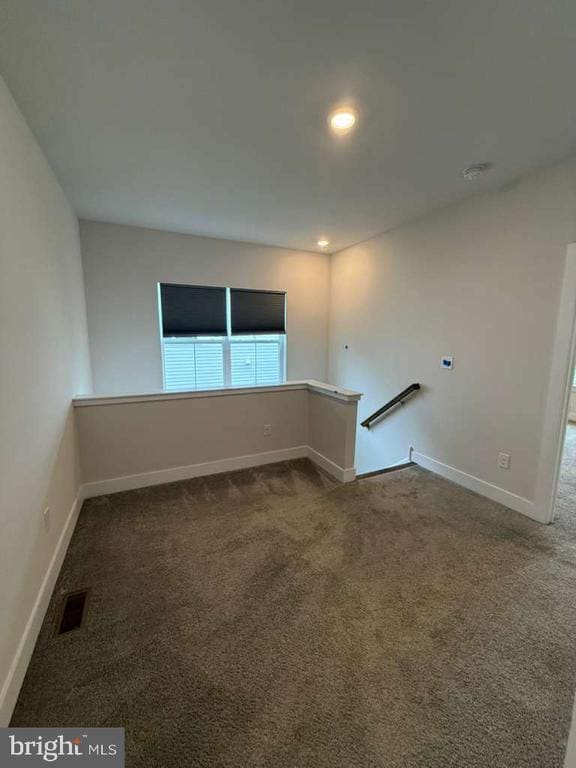 Building Photo - 704 Peony Ln