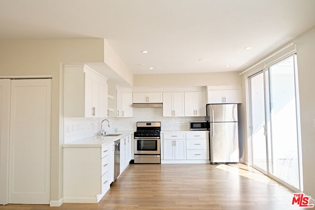 Building Photo - 842 11th St