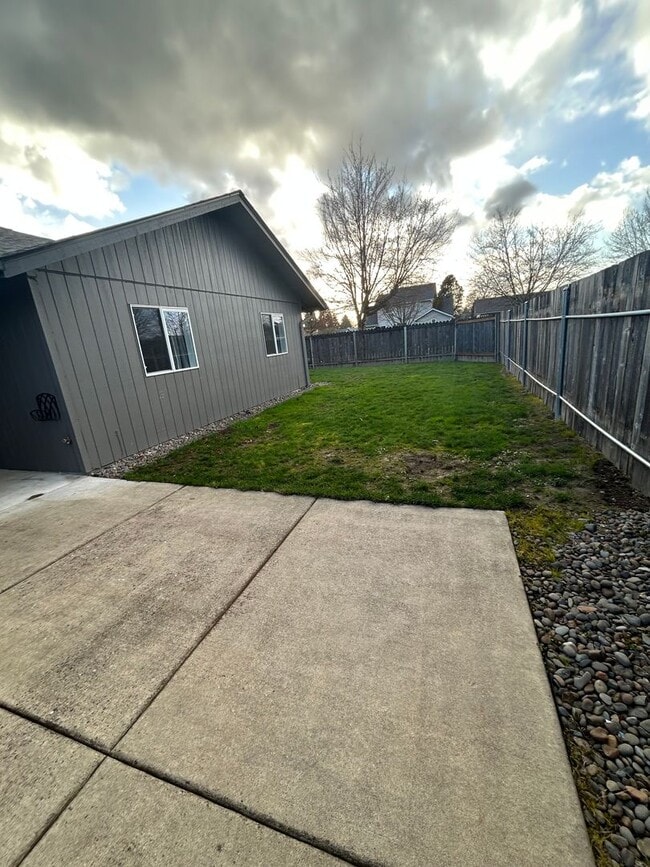 Building Photo - Beautifully Remodeled 2 Bedroom 1 Bath Duplex w/ Large Yard!! Pets are welcome! Electric car char...