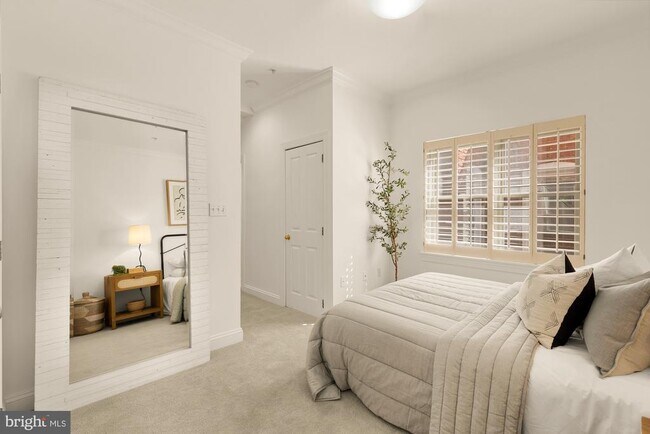 Building Photo - 1704 16th St NW