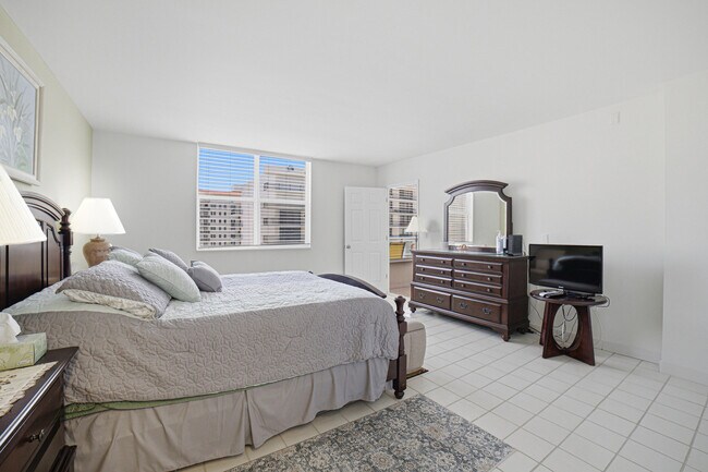 Building Photo - 3450 S Ocean Blvd