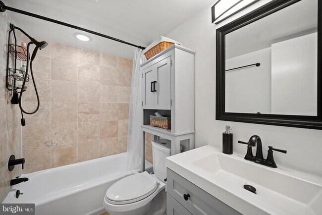 Building Photo - 1439 Chapin St NW