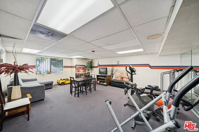 Building Photo - 1519 N Martel Ave