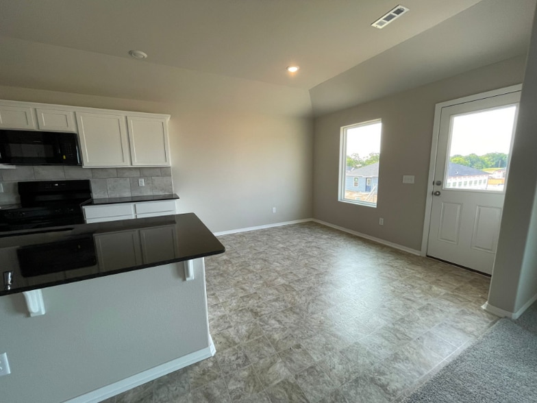 Building Photo - 1407 E Vangston Ct