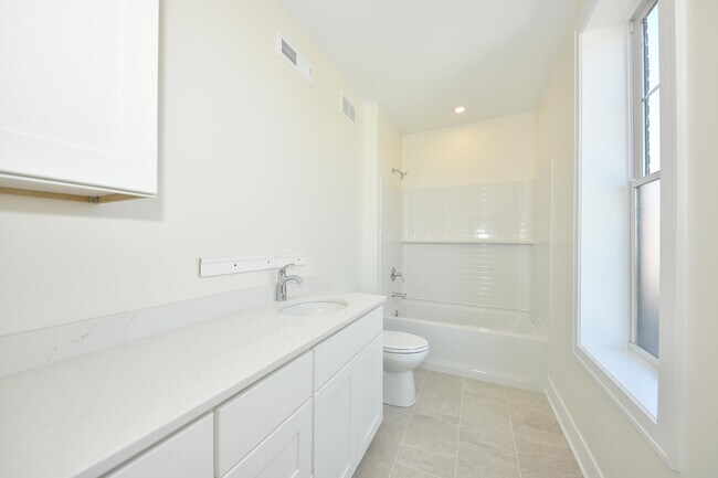 Building Photo - 104 E Prospect St