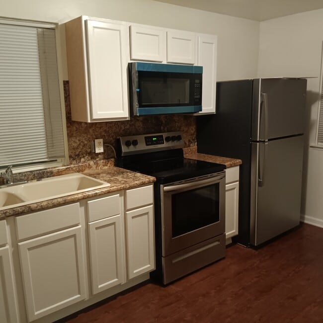 Building Photo - 2944 W 12th Ave